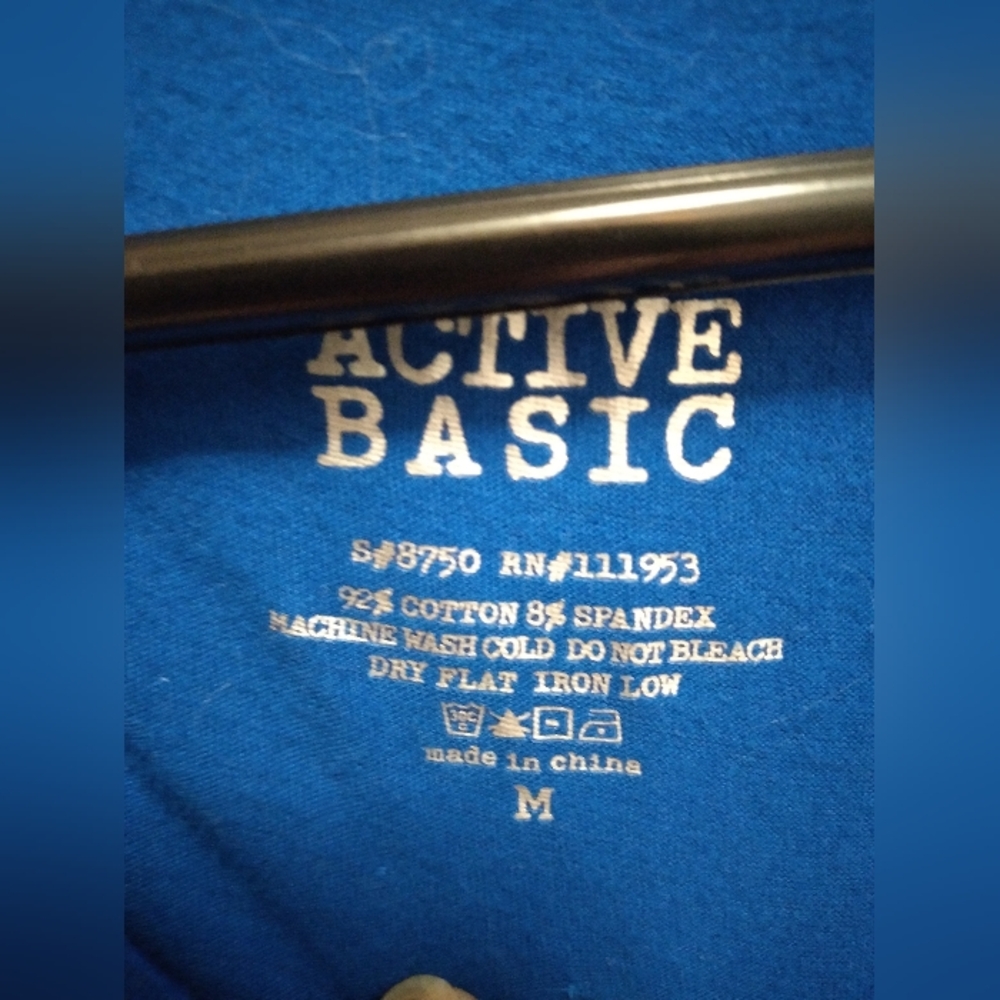 Active basic v-neck tee - Picture 2 of 2